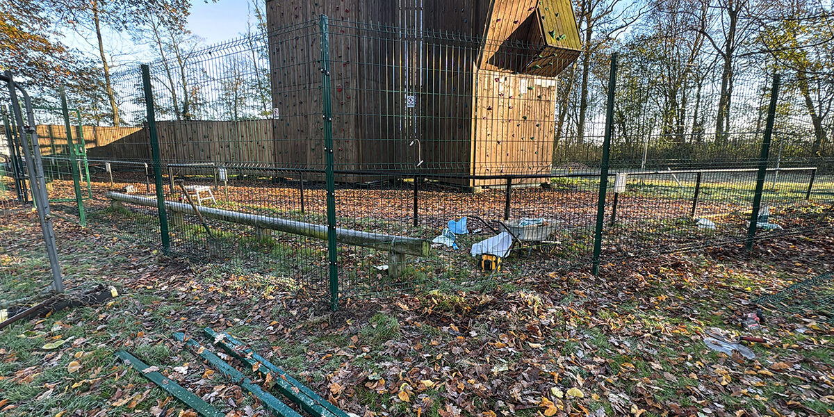 2.4m High V Mesh Fencing